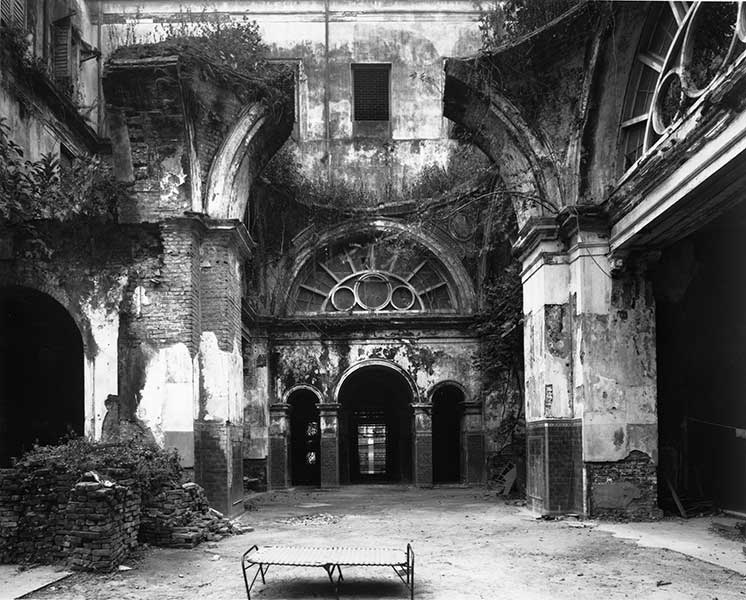 <Currency Building Interior, Calcutta, 2006