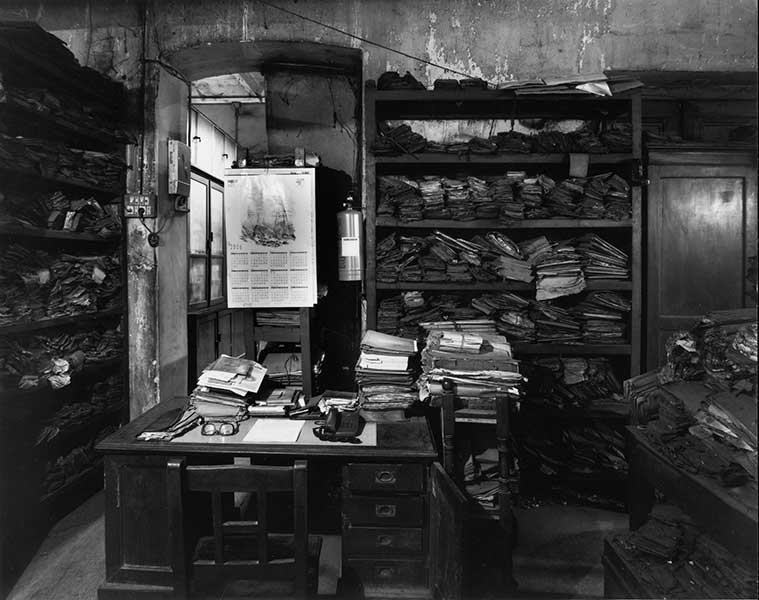 <Lawyer’s Archives, Calcutta, 2006